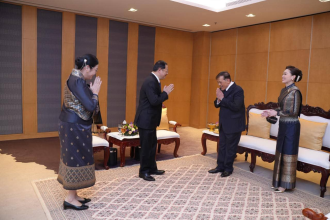 Lao Prime Minister Pays Courtesy Call on Thai King and Queen During State Visit